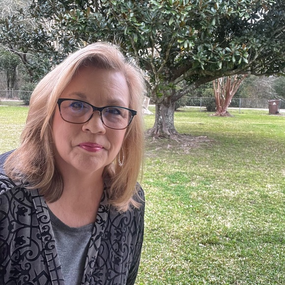 Meet your Posher, J’Nette - Picture 1 of 8